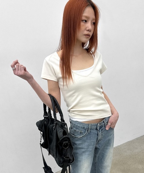 BLACKUP（ブラックアップ）の「[MADE] ダーツビーディープVネック半袖Tシャツ（Tシャツ/カットソー・レディース・ブルーグリーン/ブラック/ネイビー/グレー/クリーム・FREE）」の4枚目の写真