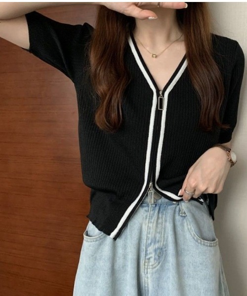 Lips(リップス)の「ダブルジップで着こなし自在!配色ラインで細見えする大人かわいいリブカーデ(カーディガン/ボレロ・レディース・ブラック/ホワイト・FREE)」の5枚目の写真