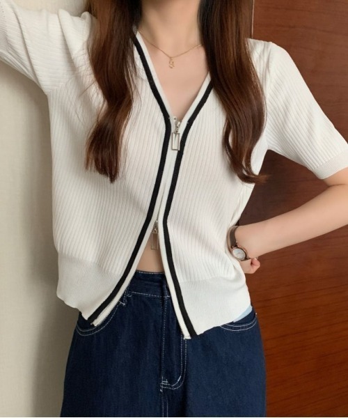 Lips(リップス)の「ダブルジップで着こなし自在!配色ラインで細見えする大人かわいいリブカーデ(カーディガン/ボレロ・レディース・ブラック/ホワイト・FREE)」の7枚目の写真