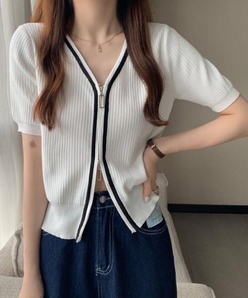 Lips(リップス)の「ダブルジップで着こなし自在!配色ラインで細見えする大人かわいいリブカーデ(カーディガン/ボレロ・レディース・ブラック/ホワイト・FREE)」の8枚目の写真
