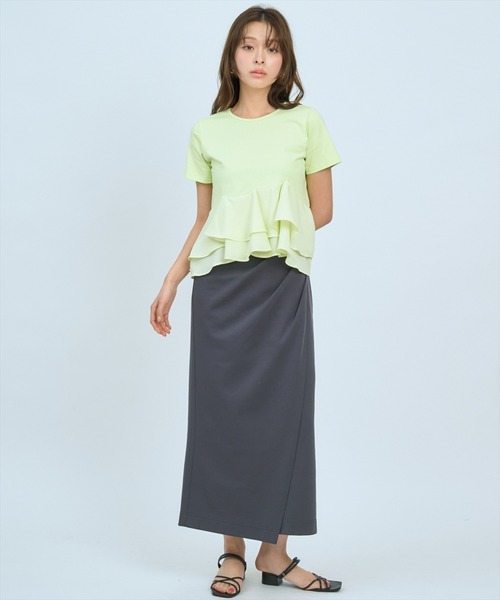 AND COUTURE(アンドクチュール)の「ハイストレッチタックストレートスカート(スカート・レディース・イエロー/チャコールグレー・SMALL/MEDIUM)」の2枚目の写真