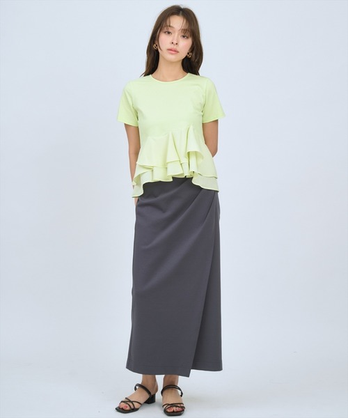AND COUTURE(アンドクチュール)の「ハイストレッチタックストレートスカート(スカート・レディース・イエロー/チャコールグレー・SMALL/MEDIUM)」の3枚目の写真