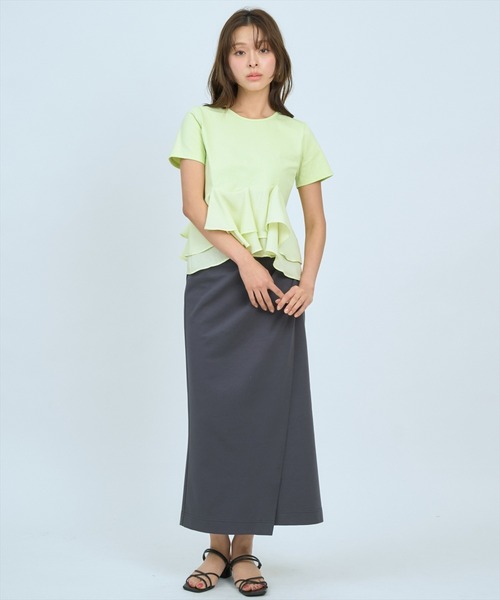 AND COUTURE(アンドクチュール)の「ハイストレッチタックストレートスカート(スカート・レディース・イエロー/チャコールグレー・SMALL/MEDIUM)」の4枚目の写真
