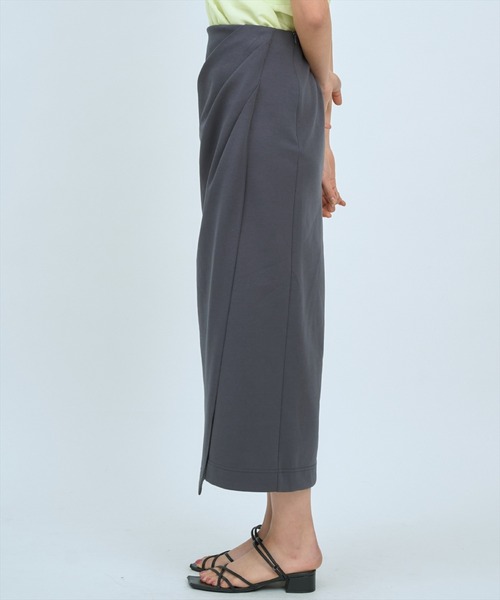 AND COUTURE(アンドクチュール)の「ハイストレッチタックストレートスカート(スカート・レディース・イエロー/チャコールグレー・SMALL/MEDIUM)」の6枚目の写真