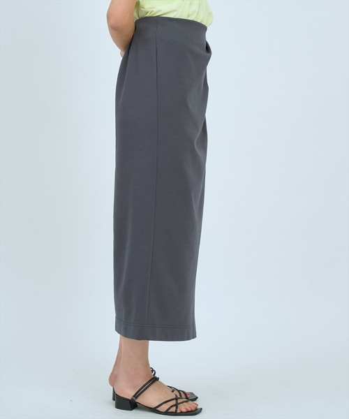 AND COUTURE(アンドクチュール)の「ハイストレッチタックストレートスカート(スカート・レディース・イエロー/チャコールグレー・SMALL/MEDIUM)」の7枚目の写真