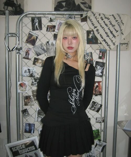 SCHISM INDUCING(スキズムインデューシング)の「ASSYMETRIC SHIRRED TOP BLACK(Tシャツ/カットソー・レディース・その他・FREE)」の3枚目の写真