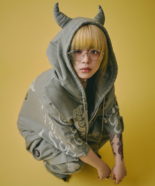 GALFY（ガルフィー）の「【GALFY】骨が見えしドルマン / 【ガルフィー】スケルトンつの付き半袖ジップパーカー（パーカー・メンズ・ライトグレー/ホワイト/チャコール・L/XL）」の2枚目の写真
