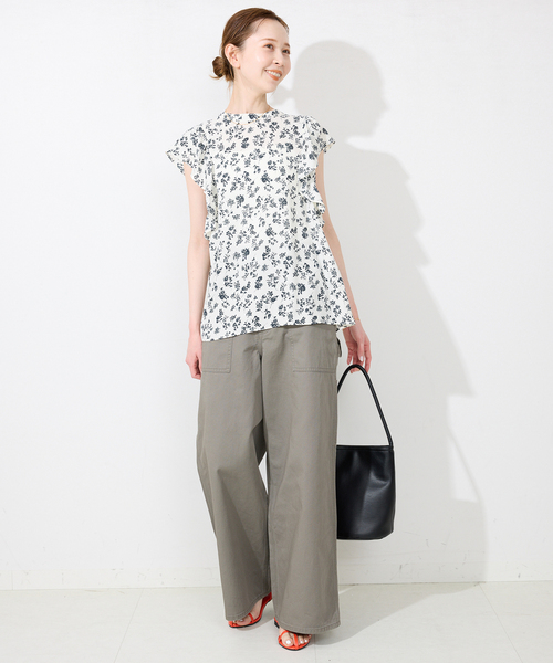 SLOBE IENA（スローブイエナ）の「《WEB限定/追加》フレンチフリルスリーブフラワーブラウス（シャツ/ブラウス・レディース・ブラック系その他/ネイビー・FREE）」の14枚目の写真