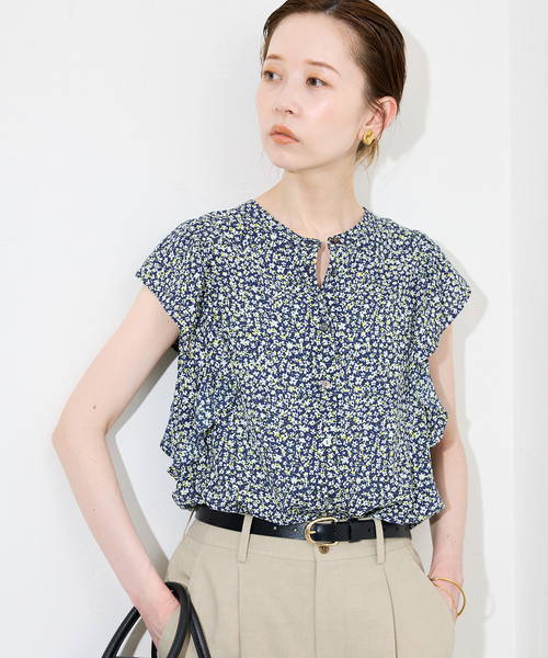 SLOBE IENA（スローブイエナ）の「《WEB限定/追加》フレンチフリルスリーブフラワーブラウス（シャツ/ブラウス・レディース・ブラック系その他/ネイビー・FREE）」の21枚目の写真