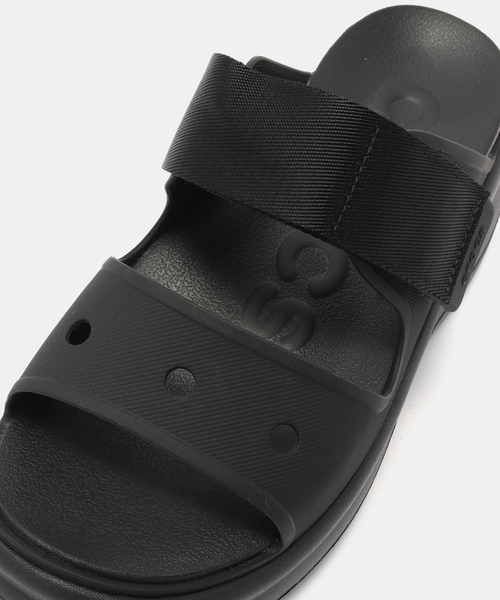 crocs（クロックス）の「Crocs SOHO TWO STRAP SANDAL 212861-001（サンダル・レディース・ブラック・24cm/23cm/22cm）」の6枚目の写真