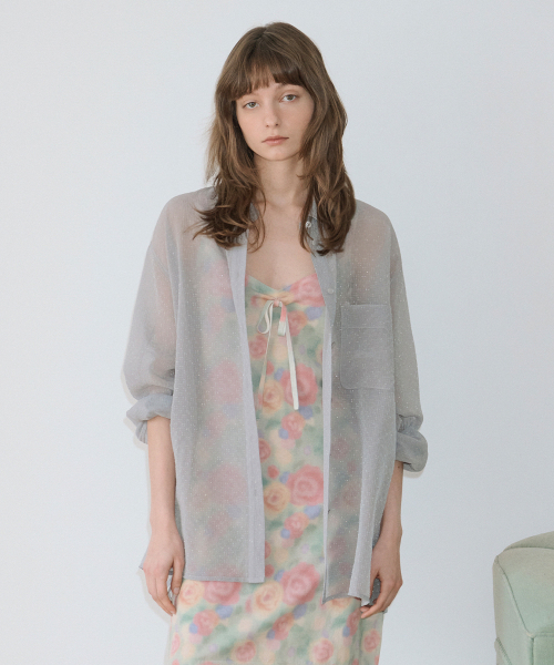SINOON（シヌーン）の「Sheer Glow Shirt (Grey)（シャツ/ブラウス・レディース・チャコールグレー・FREE）」の5枚目の写真