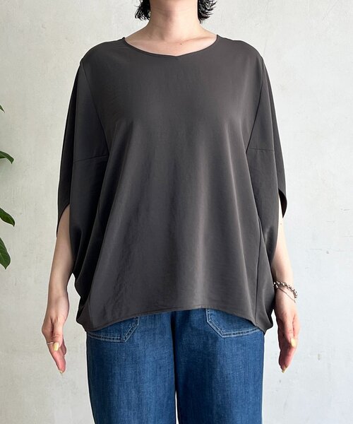 un dix cors(アンディコール)の「ワッシャーストレッチプルオーバー(シャツ/ブラウス・レディース・ブラック/モカ/チャコールグレー・FREE)」の4枚目の写真