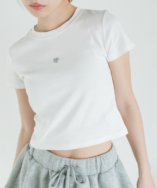 VANNIE U(ヴァニーユー)の「ハートストーンコンパクトTシャツ(Tシャツ/カットソー・レディース・ブラック/ホワイト/グレー・FREE)」の2枚目の写真