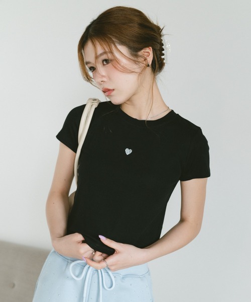 VANNIE U(ヴァニーユー)の「ハートストーンコンパクトTシャツ(Tシャツ/カットソー・レディース・ブラック/ホワイト/グレー・FREE)」の1枚目の写真