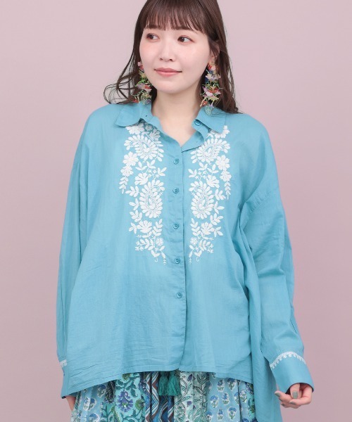 チチカカ(チチカカ)の「Rico ペイスリーフロル刺繍フレアシャツ(シャツ/ブラウス・レディース・ブラック/ライトブルー/アイボリー・FREE)」の3枚目の写真