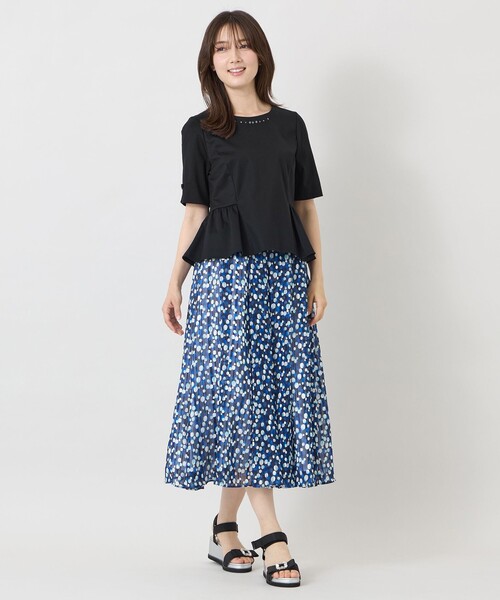TO BE CHIC(トゥー ビー シック)の「【冨張 愛さん着用】ルミエール ビジューネックペプラムトップス(Tシャツ/カットソー・レディース・ライトブルー/ブラック/オフホワイト・40)」の12枚目の写真