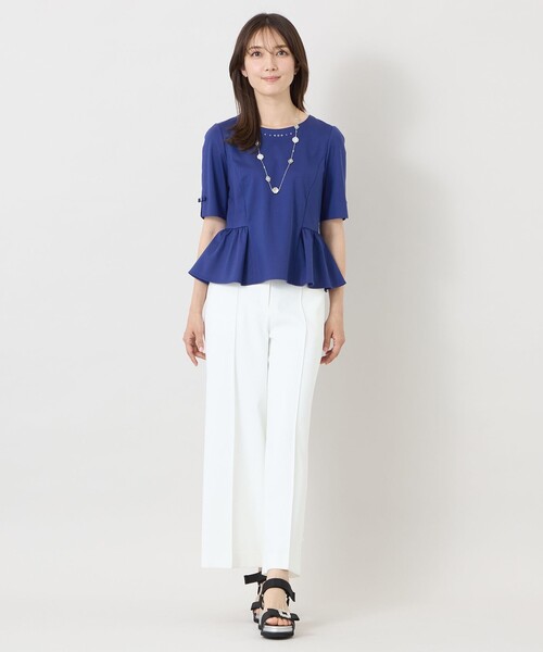TO BE CHIC(トゥー ビー シック)の「【冨張 愛さん着用】ルミエール ビジューネックペプラムトップス(Tシャツ/カットソー・レディース・ライトブルー/ブラック/オフホワイト・40)」の11枚目の写真