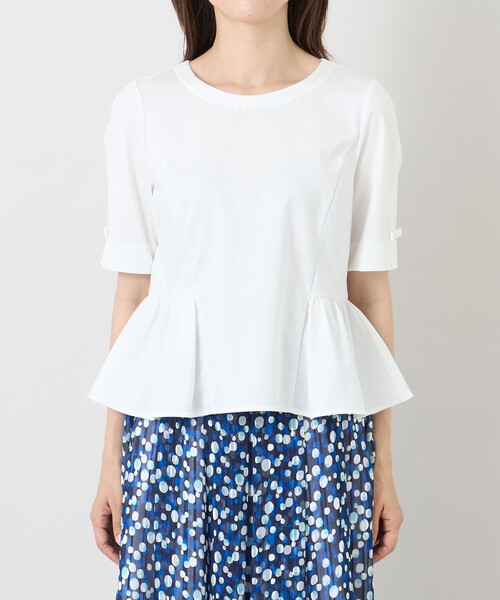 TO BE CHIC(トゥー ビー シック)の「【冨張 愛さん着用】ルミエール ビジューネックペプラムトップス(Tシャツ/カットソー・レディース・ライトブルー/ブラック/オフホワイト・40)」の10枚目の写真