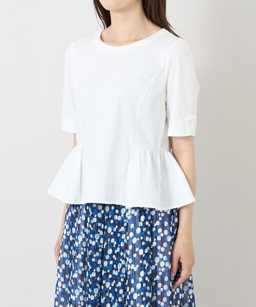 TO BE CHIC(トゥー ビー シック)の「【冨張 愛さん着用】ルミエール ビジューネックペプラムトップス(Tシャツ/カットソー・レディース・ライトブルー/ブラック/オフホワイト・40)」の9枚目の写真