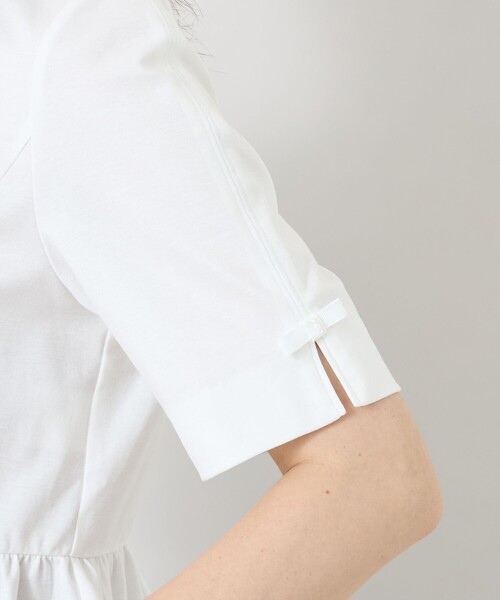 TO BE CHIC(トゥー ビー シック)の「【冨張 愛さん着用】ルミエール ビジューネックペプラムトップス(Tシャツ/カットソー・レディース・ライトブルー/ブラック/オフホワイト・40)」の7枚目の写真