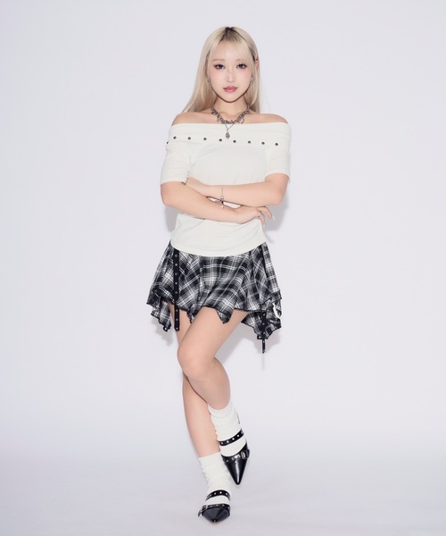 tinkerend(ティンカーエンド)の「Asymmetrical Belt Mini Skirt / アシンメトリーベルトミニスカート(スカート・レディース・ブラック/レッド・FREE)」の9枚目の写真