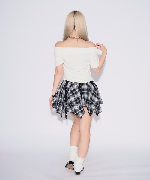 tinkerend(ティンカーエンド)の「Asymmetrical Belt Mini Skirt / アシンメトリーベルトミニスカート(スカート・レディース・ブラック/レッド・FREE)」の12枚目の写真
