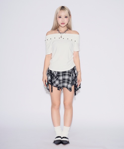 tinkerend(ティンカーエンド)の「Asymmetrical Belt Mini Skirt / アシンメトリーベルトミニスカート(スカート・レディース・ブラック/レッド・FREE)」の8枚目の写真