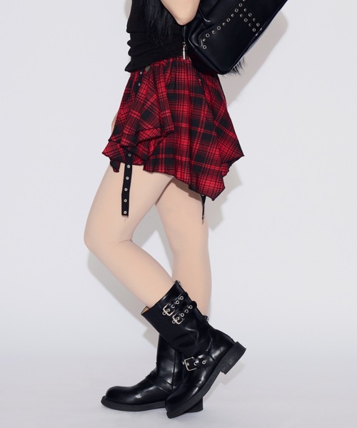 tinkerend(ティンカーエンド)の「Asymmetrical Belt Mini Skirt / アシンメトリーベルトミニスカート(スカート・レディース・ブラック/レッド・FREE)」の15枚目の写真