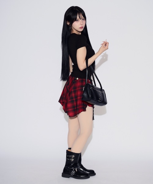 tinkerend(ティンカーエンド)の「Asymmetrical Belt Mini Skirt / アシンメトリーベルトミニスカート(スカート・レディース・ブラック/レッド・FREE)」の20枚目の写真