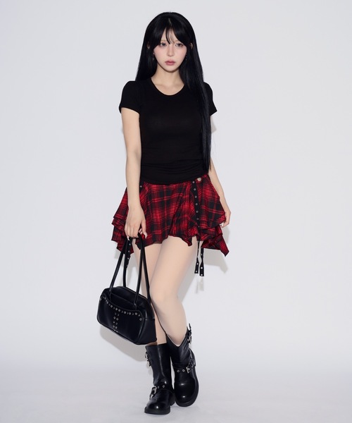 tinkerend(ティンカーエンド)の「Asymmetrical Belt Mini Skirt / アシンメトリーベルトミニスカート(スカート・レディース・ブラック/レッド・FREE)」の17枚目の写真