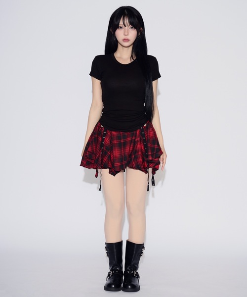 tinkerend(ティンカーエンド)の「Asymmetrical Belt Mini Skirt / アシンメトリーベルトミニスカート(スカート・レディース・ブラック/レッド・FREE)」の16枚目の写真