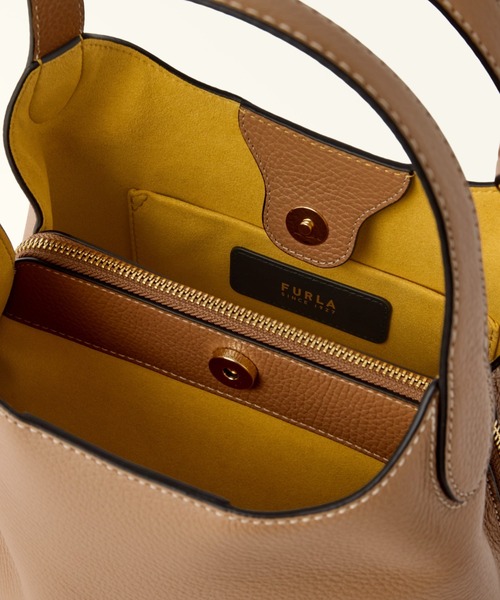 FURLA(フルラ)の「フルラ プリムローズ (Furla Primrose) ホーボーバッグ M(ショルダーバッグ・レディース・ブラウン/ブラック・ONE SIZE)」の8枚目の写真
