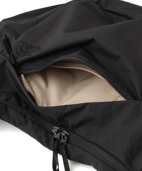 THE NORTH FACE(ザノースフェイス)の「THE NORTH FACE FICUS SHOULDER / ザ・ノース・フェイス フィーカス ショルダー(ショルダーバッグ・レディース・ブラック・FREE)」の6枚目の写真