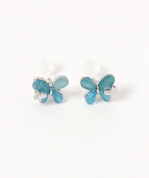 LAKOLE(ラコレ)の「キャッツバタフライ樹脂ポストピアス / 899429(ピアス(両耳用)・レディース・オフホワイト/ブルー・FREE)」の1枚目の写真