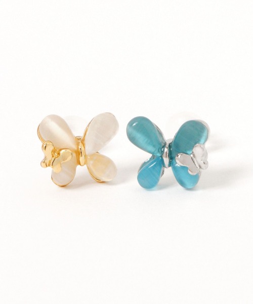 LAKOLE(ラコレ)の「キャッツバタフライ樹脂ポストピアス / 899429(ピアス(両耳用)・レディース・オフホワイト/ブルー・FREE)」の4枚目の写真