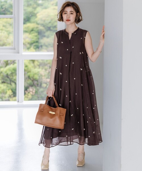 23区 S（ニジュウサンクチイサイサイズ）の「シアーワッシャー 刺繍 ワンピース（ワンピース・レディース・ブラック系/パイングリーン系/ダークブラウン系・32）」の9枚目の写真