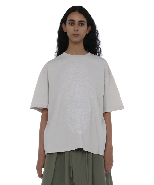 PARTIMENTO WOMEN(パルティメントウィメン)の「ジオメトリックパーツプリンテッドT_ライトグレー(Tシャツ/カットソー・レディース・その他・OS)」の1枚目の写真