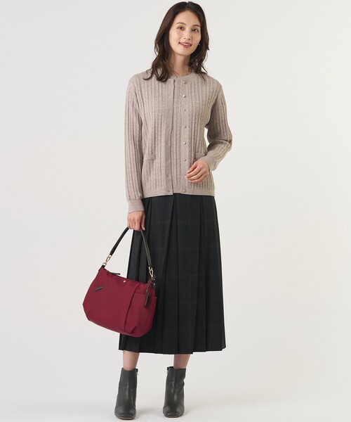 J.PRESS Ladies(J.プレス レディス)の「【人気定番アイテム】KNIT BASIC クルーネック カーディガン(カーディガン/ボレロ・レディース・イエロー系/ネイビー系/ベージュ系/ライトグレー系1・SMALL)」の5枚目の写真