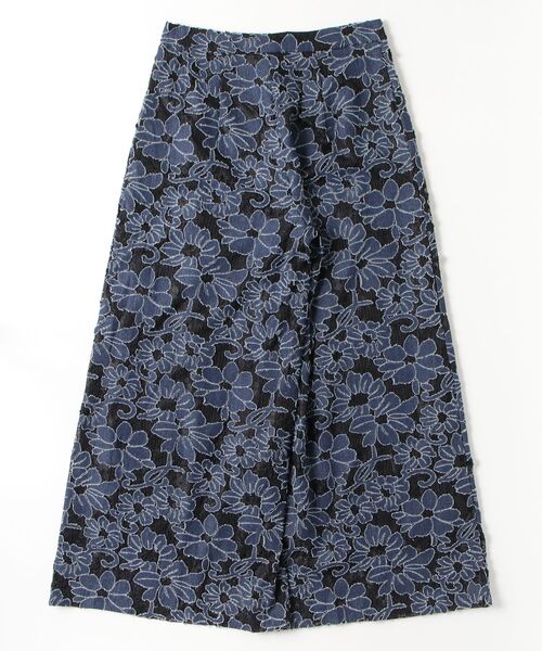 crossi(クロッシー)の「ダメージ花柄総レースフレアワイドパンツ(デニムパンツ・レディース・ブルー・LARGE)」の16枚目の写真
