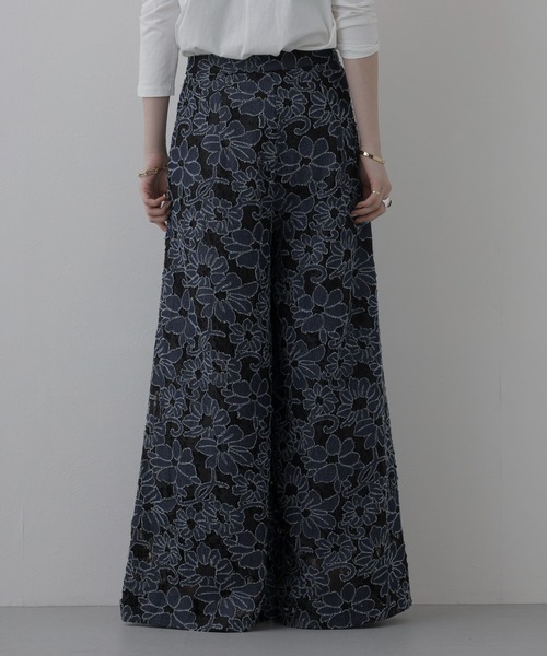 crossi(クロッシー)の「ダメージ花柄総レースフレアワイドパンツ(デニムパンツ・レディース・ブルー・LARGE)」の12枚目の写真