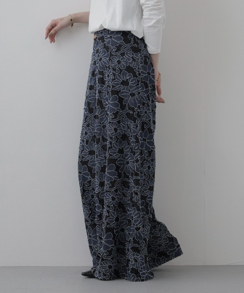 crossi(クロッシー)の「ダメージ花柄総レースフレアワイドパンツ(デニムパンツ・レディース・ブルー・LARGE)」の4枚目の写真