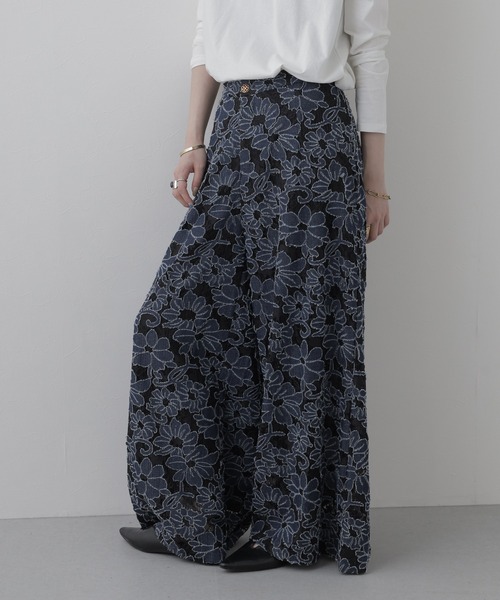 crossi(クロッシー)の「ダメージ花柄総レースフレアワイドパンツ(デニムパンツ・レディース・ブルー・LARGE)」の6枚目の写真