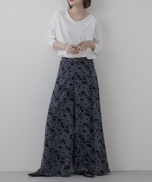 crossi(クロッシー)の「ダメージ花柄総レースフレアワイドパンツ(デニムパンツ・レディース・ブルー・LARGE)」の8枚目の写真