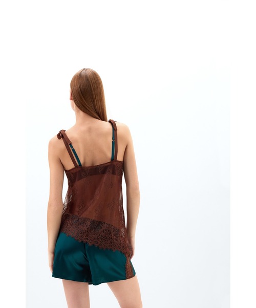 Intimissimi（インティミッシミ）の「"Lace Perfection" レース アシンメトリー トップス（キャミソール・レディース・ダークブラウン・S/L/M）」の4枚目の写真