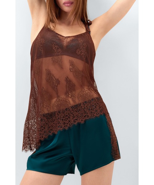 Intimissimi（インティミッシミ）の「"Lace Perfection" レース アシンメトリー トップス（キャミソール・レディース・ダークブラウン・S/L/M）」の3枚目の写真