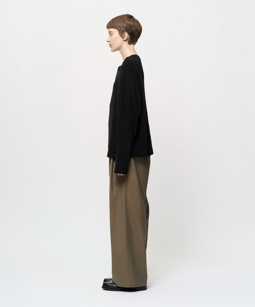 Juha(ユハ)の「SOFT PILE CROPPED HENLEY(Tシャツ/カットソー・メンズ・ブラック/アイボリー/グレイッシュベージュ・4/3)」の5枚目の写真