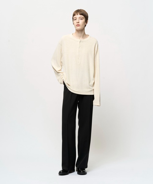 Juha(ユハ)の「SOFT PILE CROPPED HENLEY(Tシャツ/カットソー・メンズ・ブラック/アイボリー/グレイッシュベージュ・4/3)」の7枚目の写真