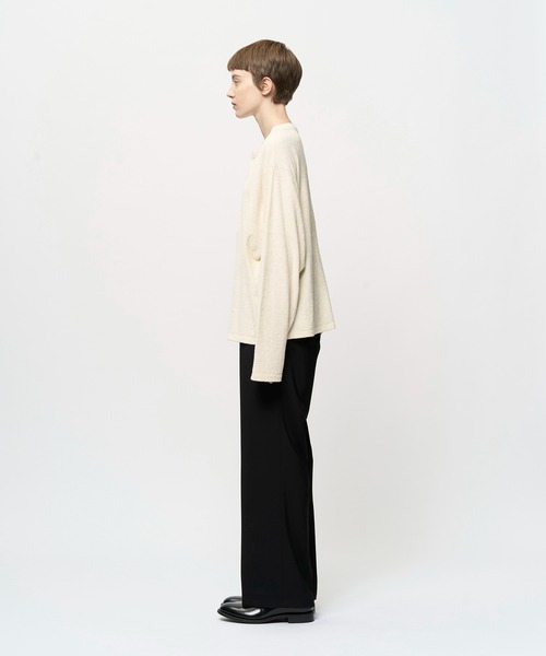 Juha(ユハ)の「SOFT PILE CROPPED HENLEY(Tシャツ/カットソー・メンズ・ブラック/アイボリー/グレイッシュベージュ・4/3)」の8枚目の写真