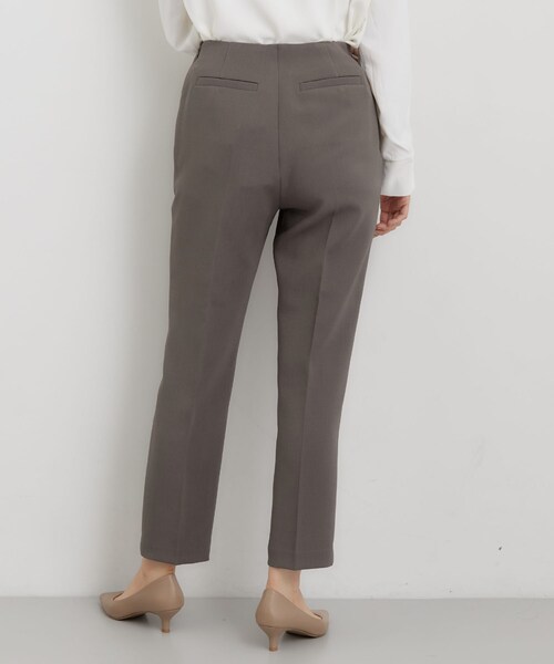 THE SHOP TK （ザ ショップ ティーケー ）の「【セットアップ可】美脚ラインですっきり見え テーパードパンツ（その他パンツ・レディース・スミクロ/ブラウン系その他・12/13）」の19枚目の写真