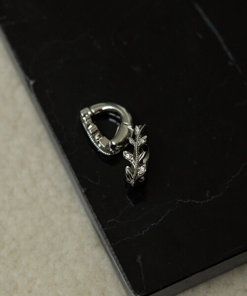 ear PAPILLONNER(イアパピヨネ)の「《WEB&一部店舗限定》バネ式ミニイヤリング/イヤーカフ(イヤリング・レディース・シルバー系その他/ゴールド系その他/シルバー系その他2/ゴールド系その他2・FREE)」の5枚目の写真